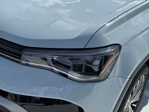New 2025 Volkswagen Taos SE image 8