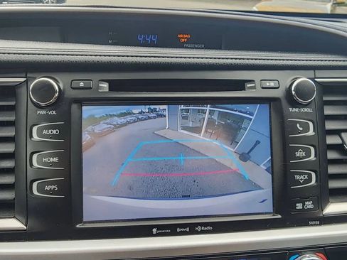 Used 2016 Toyota Highlander XLE AWD/4WD image 24