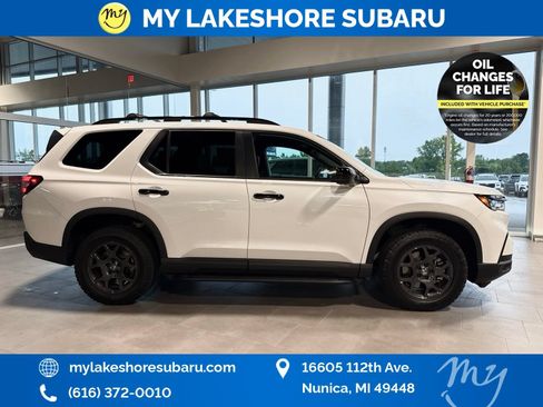 Used 2025 Honda Pilot TrailSport image 8