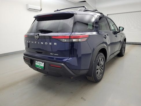 Used 2023 Nissan Pathfinder SV image 9