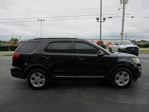 Used 2016 Ford Explorer XLT w/ Equipment Group 202A AWD/4WD image 4