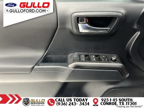 Used 2018 Toyota Tacoma TRD Off-Road w/ Technology Package AWD/4WD image 19