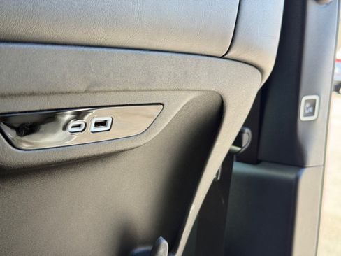 Used 2025 Chrysler Pacifica Select FWD image 35
