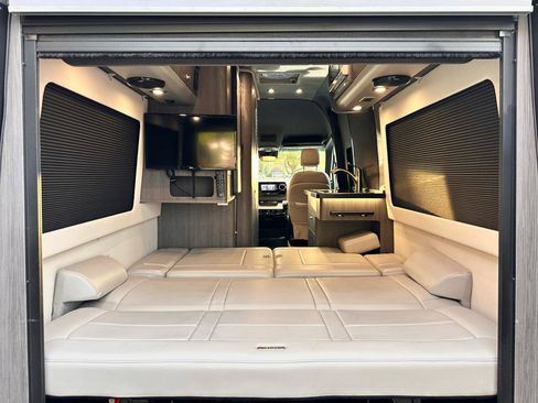 Used 2019 Mercedes-Benz Sprinter 2500 image 62
