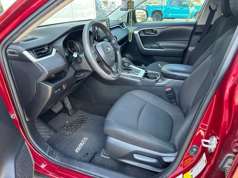 Used 2021 Toyota RAV4 LE FWD image 3