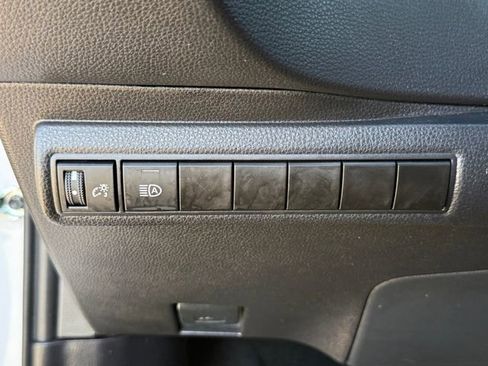 Used 2025 Toyota Corolla LE image 23