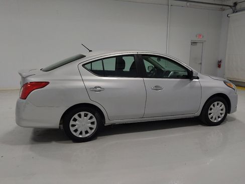 Used 2019 Nissan Versa SV FWD image 10