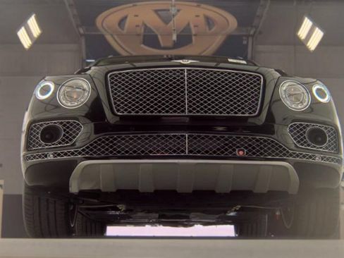 Used 2020 Bentley Bentayga Plug-In Hybrid AWD/4WD image 4