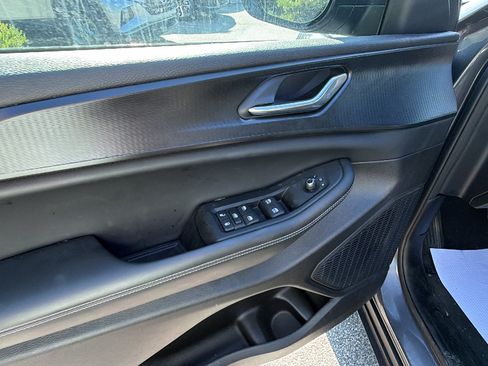 Used 2025 Jeep Grand Cherokee Laredo X RWD image 15
