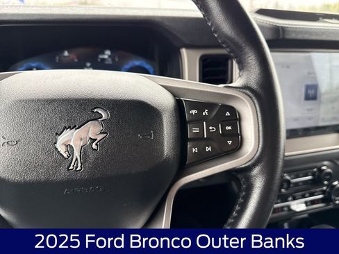 Used 2025 Ford Bronco Outer Banks AWD/4WD image 20