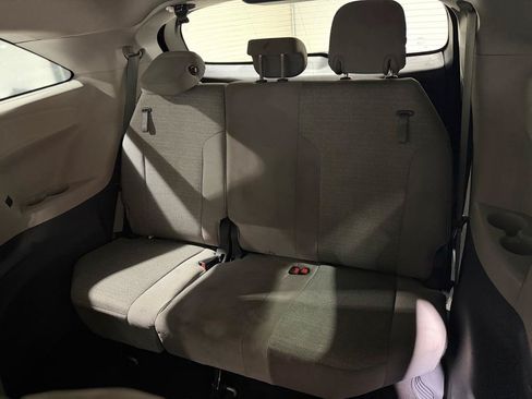 Used 2023 Toyota Sienna LE FWD image 17