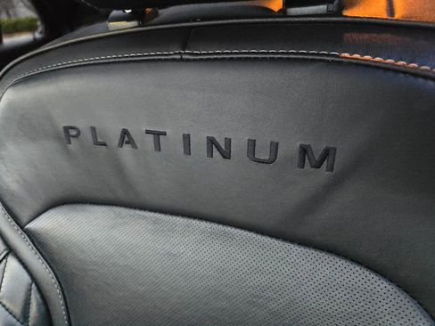 Used 2018 Ford Explorer Platinum image 31