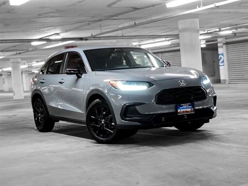 Used 2025 Honda HR-V Sport image 4