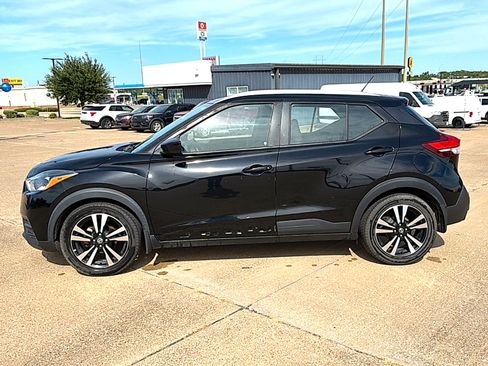 Used 2020 Nissan Kicks SV FWD image 2