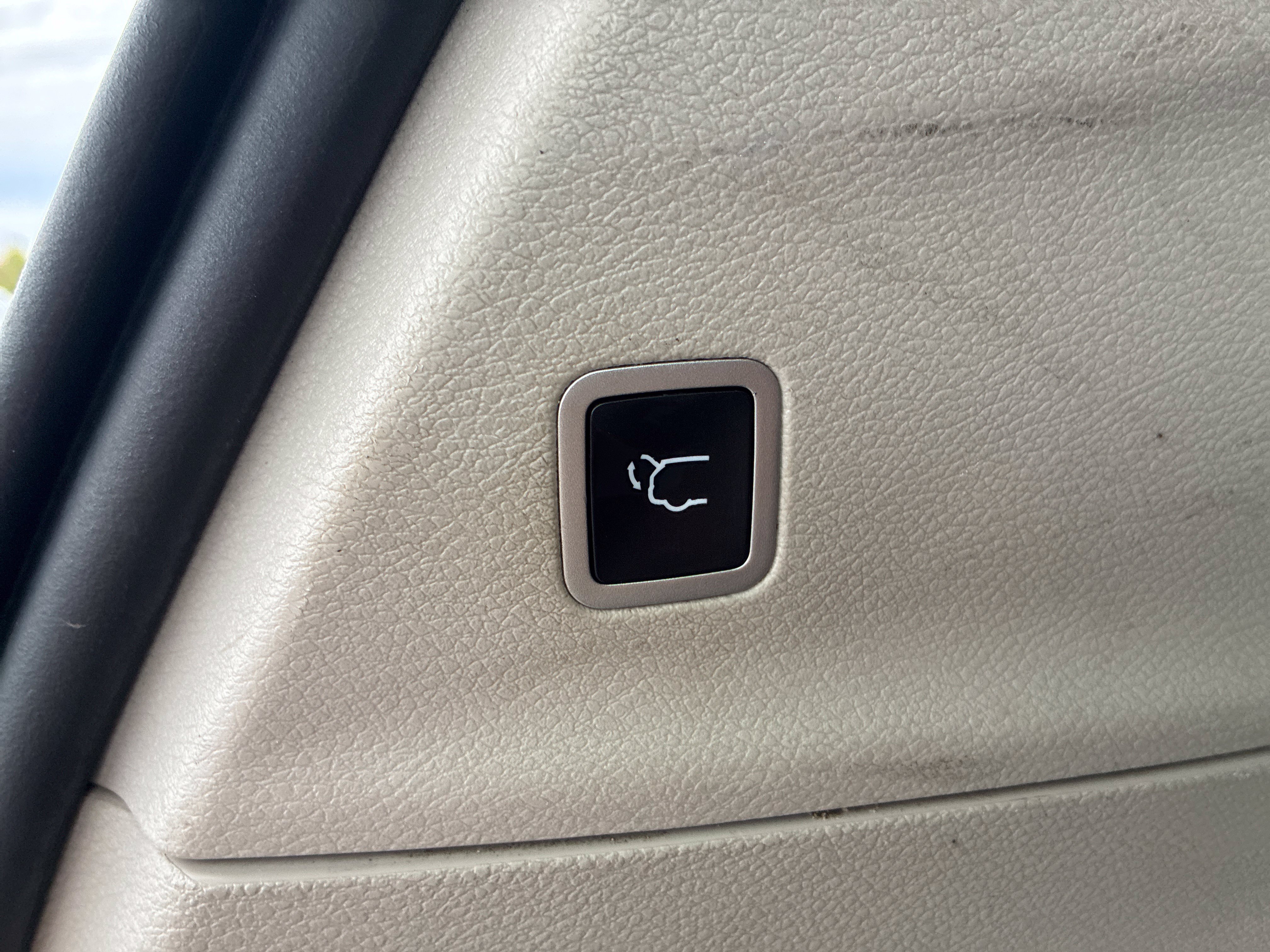 Used 2022 Chrysler Pacifica Limited FWD image 8