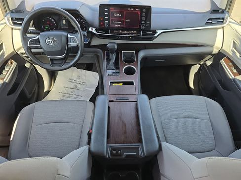 Used 2021 Toyota Sienna LE FWD image 15
