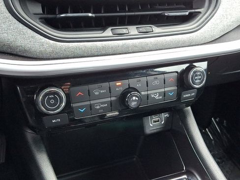 Certified 2022 Jeep Compass Latitude w/ Convenience Group image 15