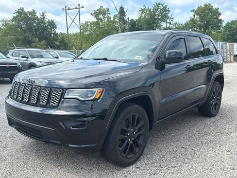 Used 2022 Jeep Grand Cherokee Laredo X AWD/4WD image 3