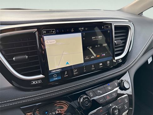 New 2026 Chrysler Pacifica Limited w/ Uconnect Theater Family Group image 30