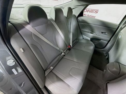 Certified 2024 Hyundai Elantra SE image 28