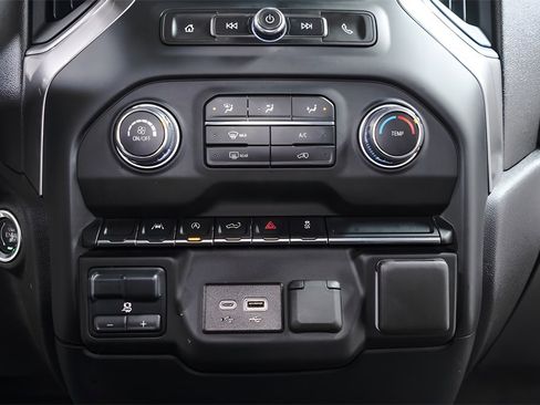 Used 2024 Chevrolet Silverado 1500 Custom image 15