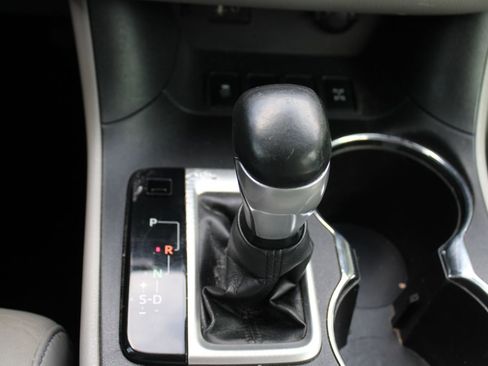 Used 2016 Toyota Highlander Limited w/ Driver Technology Package image 26