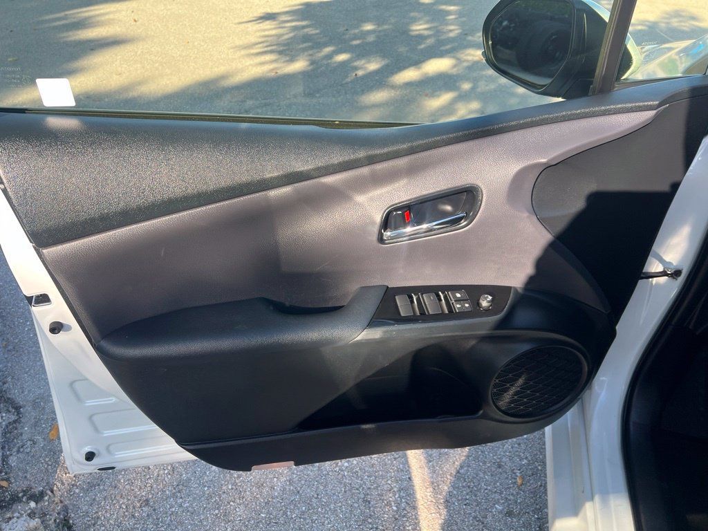 Used 2021 Toyota Prius L Eco FWD image 33
