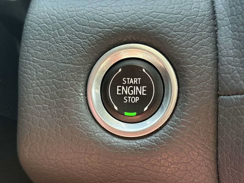 Used 2023 GMC Yukon Denali AWD/4WD image 17