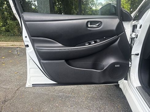 Used 2022 Nissan Leaf SL Plus FWD image 9