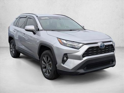 Used 2022 Toyota RAV4 XLE Premium image 3
