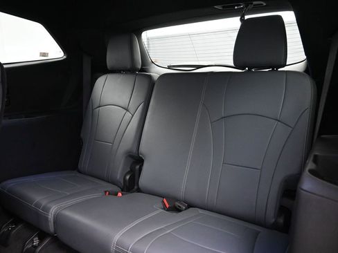 Used 2024 Buick Enclave Premium AWD/4WD image 27