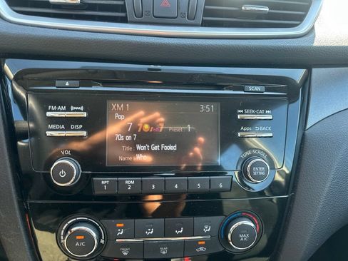 Used 2015 Nissan Rogue S AWD/4WD image 17