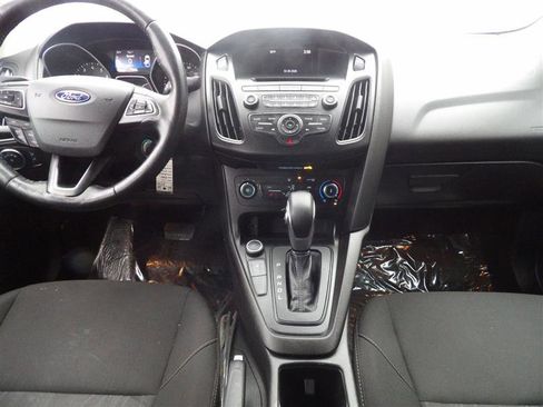 Used 2017 Ford Focus SE w/ Cold Weather Package image 11