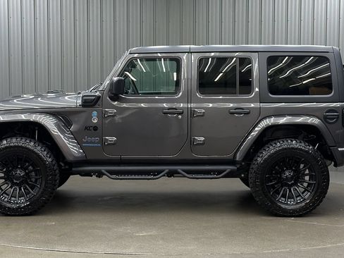 Used 2024 Jeep Wrangler Unlimited AWD/4WD image 2