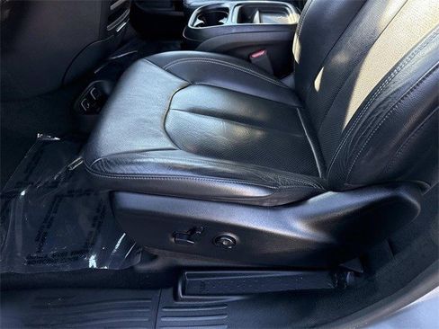 Used 2020 Chrysler Pacifica Touring-L w/ Advanced Safetytec Group image 15