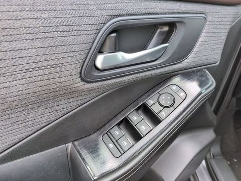 Used 2023 Nissan Rogue SV FWD image 10
