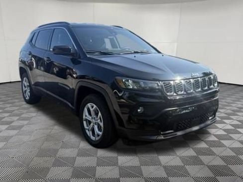 Used 2024 Jeep Compass Latitude w/ Convenience Group AWD/4WD image 7