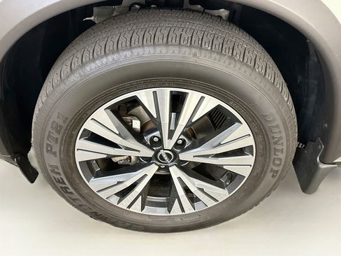 Used 2023 Nissan Rogue SV AWD/4WD image 11