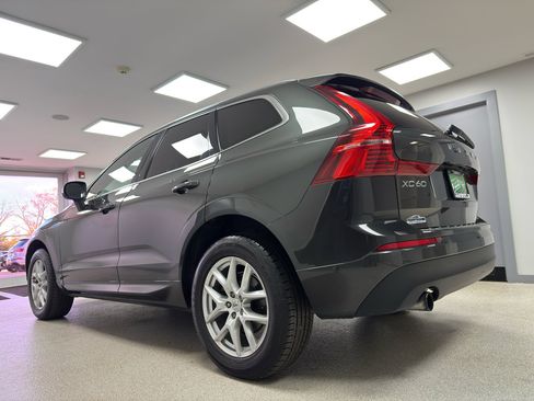 Used 2018 Volvo XC60 T5 Momentum w/ Convenience Package image 5