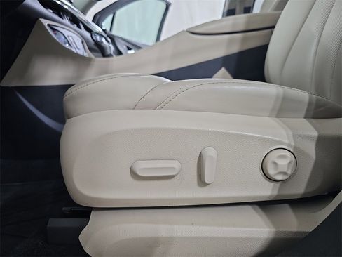 Used 2019 Buick Envision Essence image 35