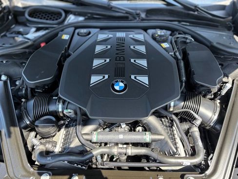 Used 2025 BMW 760i xDrive w/ Luxury Rear Seating Package image 27