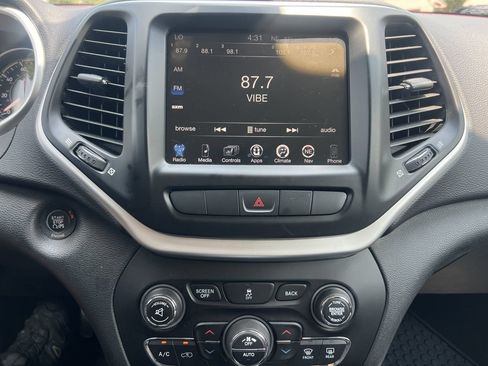 Used 2014 Jeep Cherokee Trailhawk w/ Comfort/Convenience Group AWD/4WD image 7