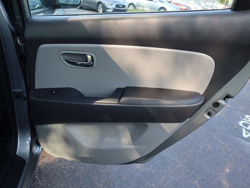 Used 2010 Hyundai Elantra GLS FWD image 16