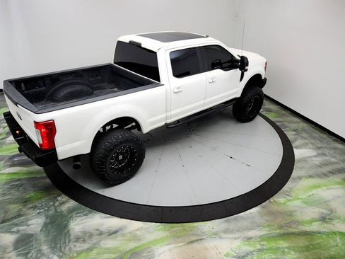 Used 2017 Ford F250 Lariat w/ Lariat Ultimate Package AWD/4WD image 32