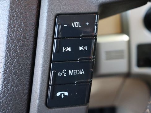 Used 2014 Ford F150 Lariat w/ Equipment Group 502A Luxury AWD/4WD image 31