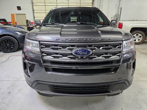 Used 2018 Ford Explorer XLT w/ Equipment Group 202A FWD image 2