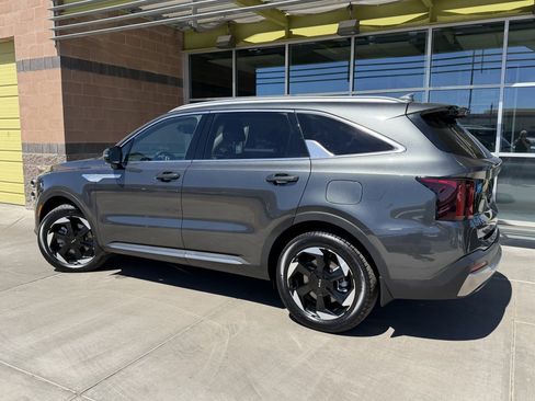 Used 2025 Kia Sorento EX FWD image 5