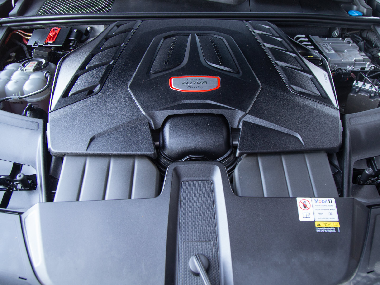 Certified 2023 Porsche Cayenne Turbo AWD/4WD image 28