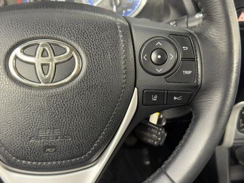 Used 2018 Toyota Corolla SE image 19