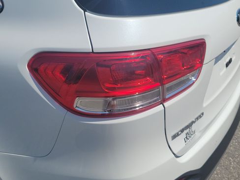 Used 2018 Kia Sorento EX AWD/4WD image 11